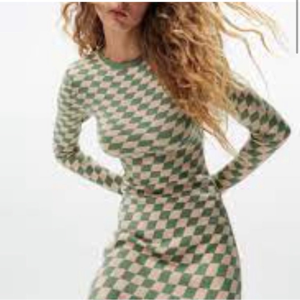 ZARA BEIGE GREEN CHECKERED LONG SLEEVE
KNITTED MAXI DRESS - S
